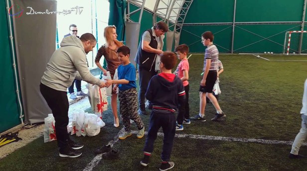Asociația Club Sportiv Dumbrăvița în colaborare cu Primăria Comunei Dumbrăvița a organizat turneul de fotbal Cupa IEPURAȘULUI.-video