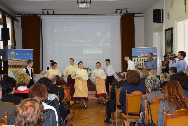 Conferinţă despre viitorul învățământului minorităților în Ungaria