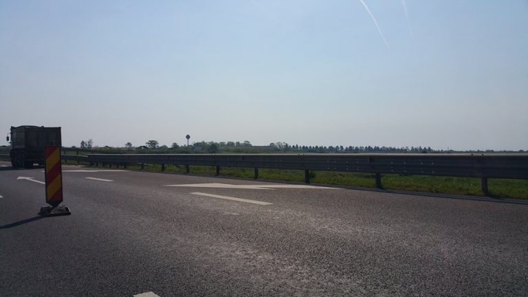 Video șocant: Autostrada Arad-Timișoara, transformată în drum agricol