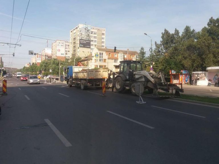 Se plombează gropi și se repară trotuare în Timișoara