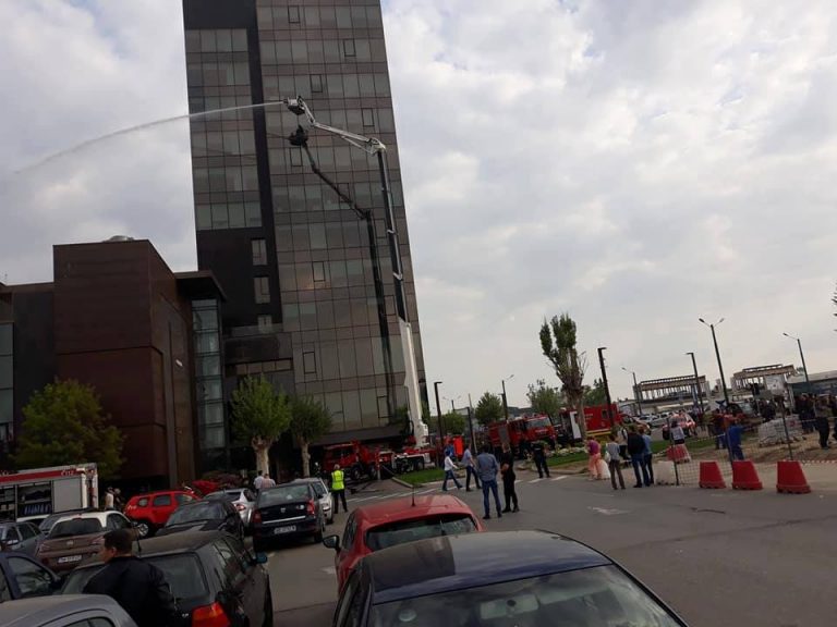 Pompierii au testat macaraua de 70 de metri pe clădirea Openville