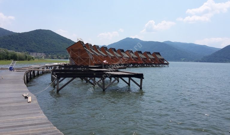 Turiști din Australia, SUA și Europa iau cu asalt prima stațiune exotică din România, situată în Banat