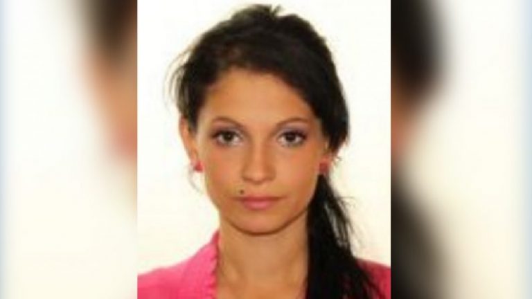 A plecat să-și cumpere țigări și parcă a intrat în pământ. Tânără mamă, căutată cu disperare de familie și polițiști