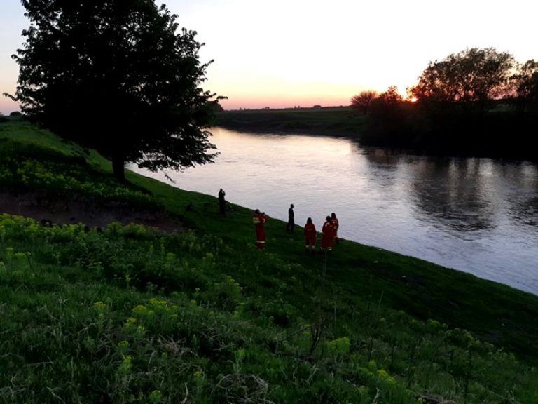 Tânăr de 28 de ani, căutat cu disperare la Șag. A intrat în Timiș să se răcorească și nu a mai ieșit