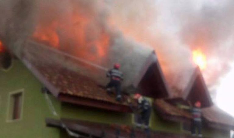 Casă în flăcări în vestul țării!