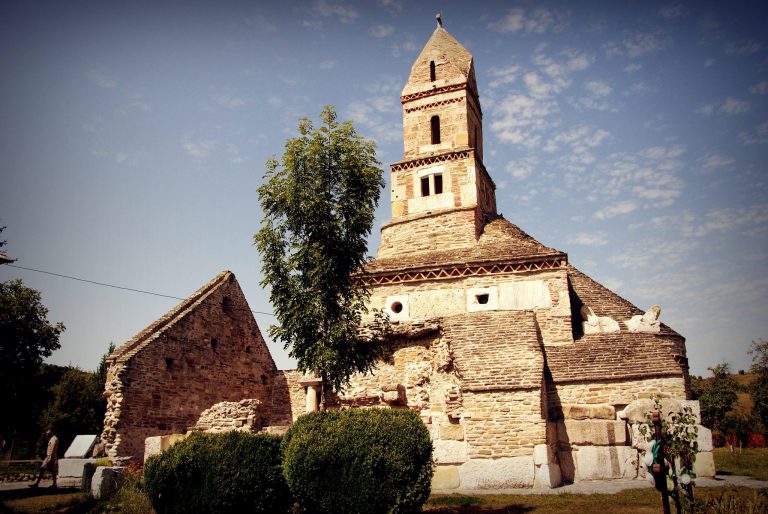 Biserica în care se țin slujbe, neîntrerupt, de peste 700 de ani