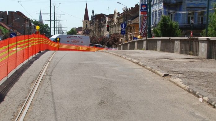 PODUL DRAGALINA BLOCAT.Still033