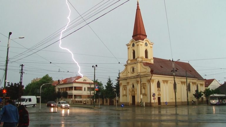 Prima furtună a primăverii s-a abătut peste Timișoara! Vezi urmările  foto-video