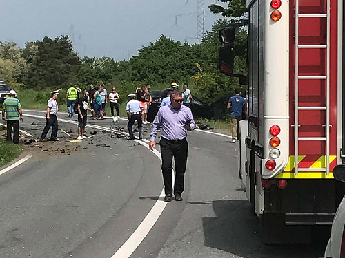 Teribil accident în Banat! Trei oameni, preluați de ambulanțe după un impact violent