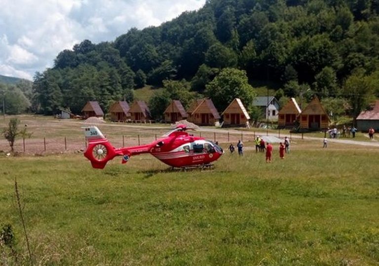 Accident GRAV: Tânăr motociclist, luat cu elicopterul SMURD