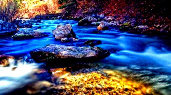 În acest loc magic din vestul țării, aurul curge pe râuri