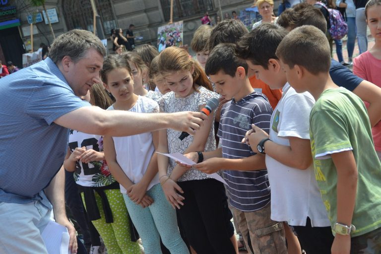 Lectură în Piața Libertății la ConCentrica 2018! „Cartea emite semnal” Foto