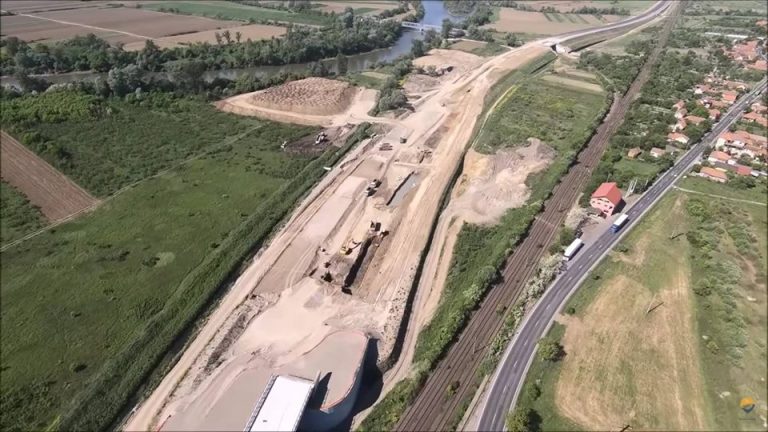 Avans mare pe lotul 3 din autostrada Lugoj – Deva, dar finalizarea e problematică. FOTO