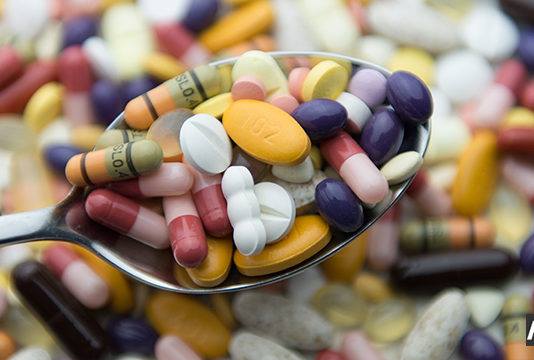 Medicii avertizează: Adolescenţii folosesc medicamentele pentru a se droga