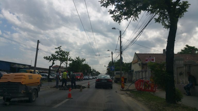 Atenție! Bandă blocată pe strada Gării. Foto