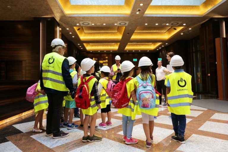 11 elevi au descoperit cum se lucrează pe șantierul ansamblului Openville, pe care l-au comparat cu un joc de lego