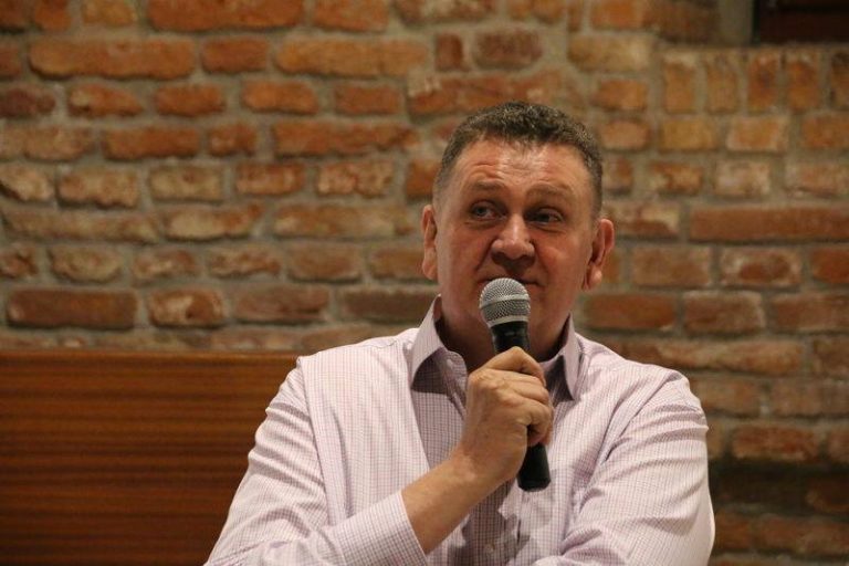 „Cel mai important este să nu îți accepți eșecul, să nu cauți vinovați, să crezi în tine” – Interviu cu Andrei Herczeg, pasionat de artă și de vin