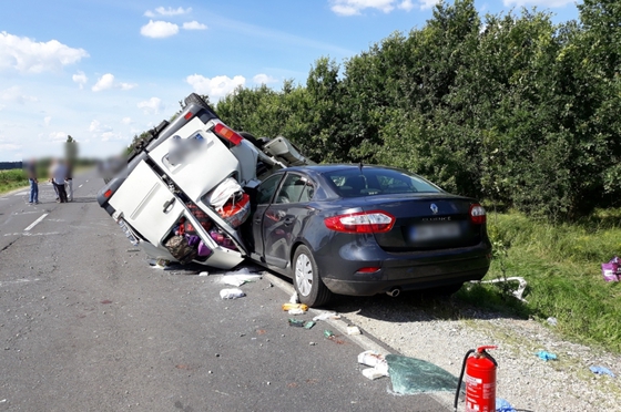 O nouă tragedie în care au fost implicați români! Impact devastator cu trei mașini, zece victime!