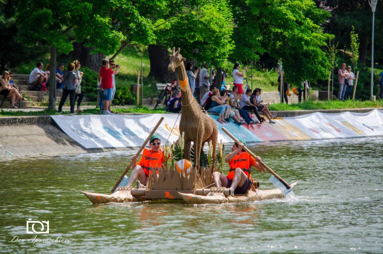 Rapide, inovatoare și reciclabile! Cele mai ciudate ambarcațiuni se întrec din nou, pe Bega!