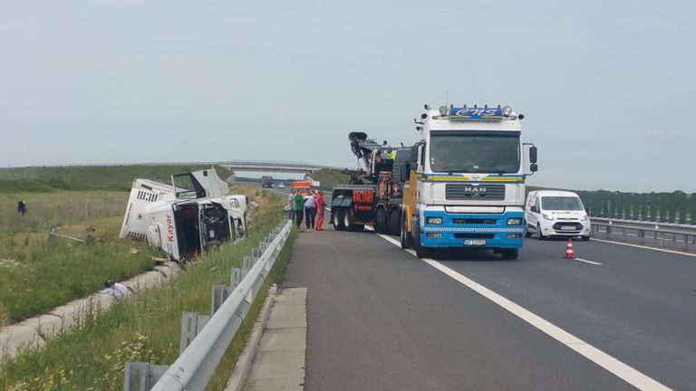 Accident pe autostrada Timișoara-Lugoj, după ce un șofer a adormit la volan! Foto