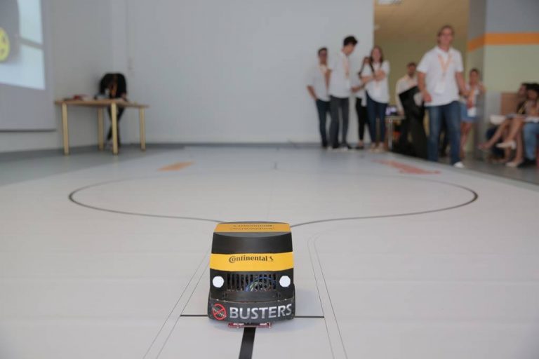 Studenţii timişoreni au creat sistemul care ghidează singur maşina