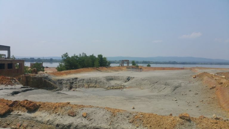 Poluarea de la Moldomin continuă să creeze probleme. Guvernul stă cu mâinile în sân