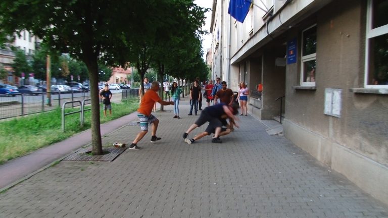 Bătaie în plină stradă în Timișoara! Video
