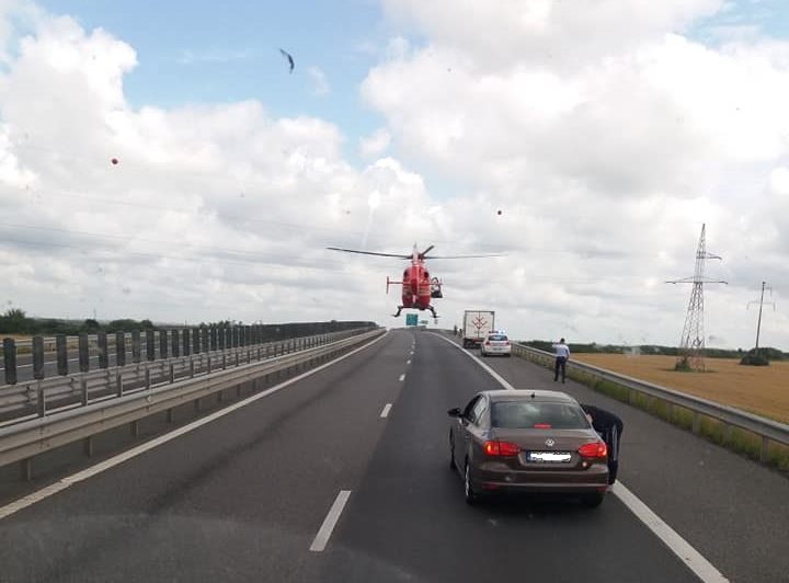 Accident cu două microbuze pe autostrada Timișoara-Arad. Șase victime, intervine elicopterul SMURD