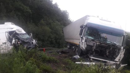 accident-valea-muresului-microbu-cu-tir-420x236
