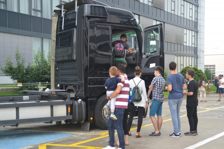 Mașinile viitorului deja există la Continental Automotive Timișoara! Foto