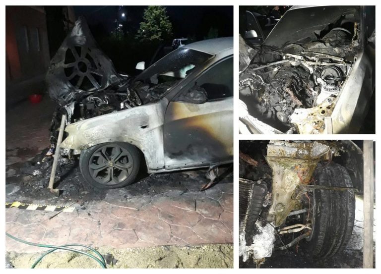 Mașina incendiată la Becicherecu Mic aparține unui fost consilier județean. ”Dumnezeu nu doarme!”