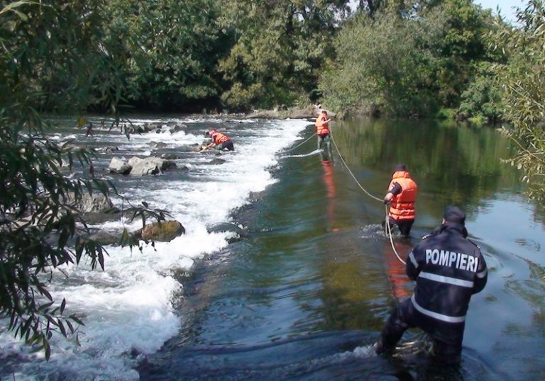 Tragedie! Un bărbat a fost găsit mort pe un râu din vestul țării