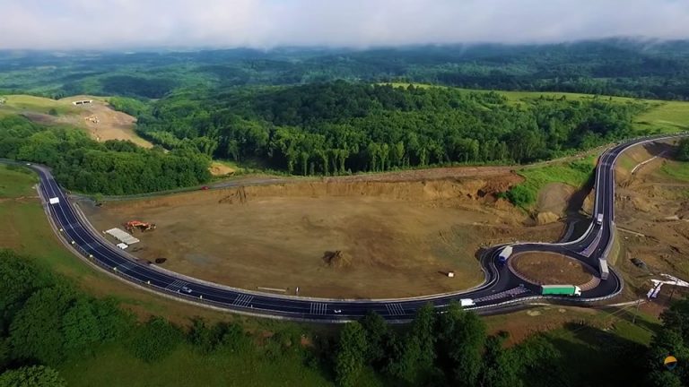 Deși lucrările de pe lotul 3 din Lugoj – Deva se pot finaliza anul acesta, viitoarea autostradă rămâne muzeu. VIDEO
