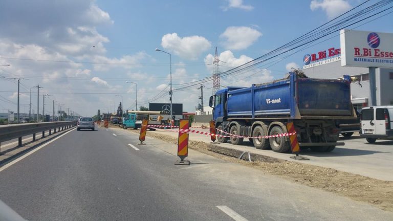 Se circulă pe o bandă pe Calea Lugojului. Cât timp va fi perturbat traficul! Foto