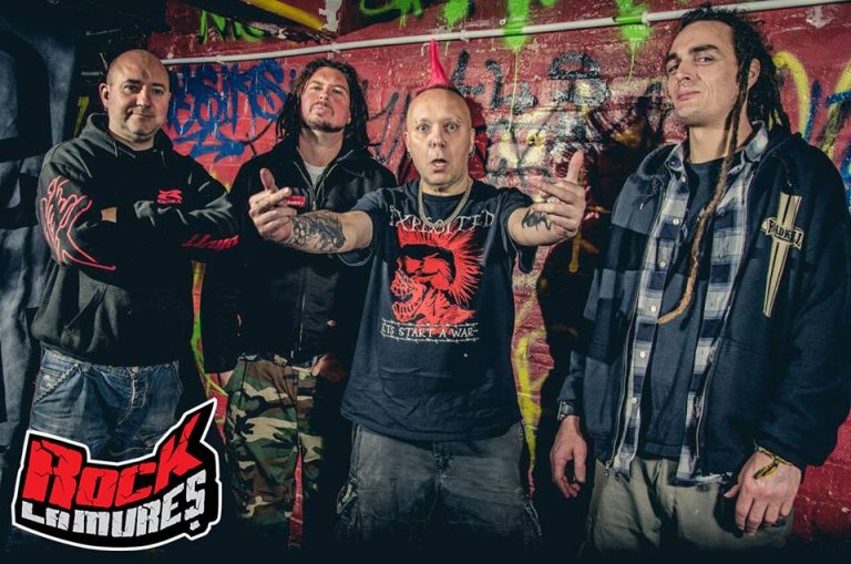 Legendara trupă The Exploited susține un concert în cadrul ediției din acest an a festivalului Rock la Mureș de la Periam – Port