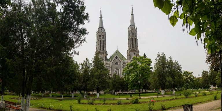 La Vinga se află una din cele mai frumoase biserici de pe cuprinsul Banatului
