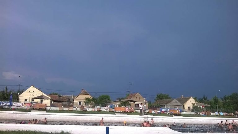 Investiţie de vară la Lovrin: ştrandul termal, aproape de deschidere