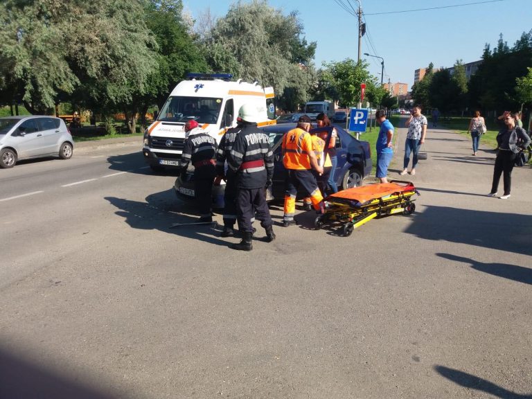 Persoană încarcerată după un accident în Banat. Foto