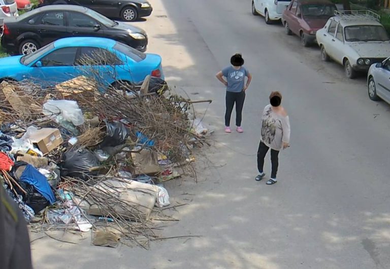 Luptă grea cu cei care aruncă deşeuri pe domeniul public al Timişoarei