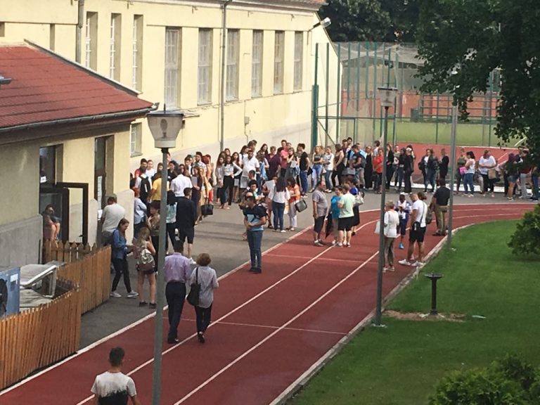 700 de candidați înscriși în prima zi la examenul de admitere de la Universitatea de Medicină din Timișoara. Foto