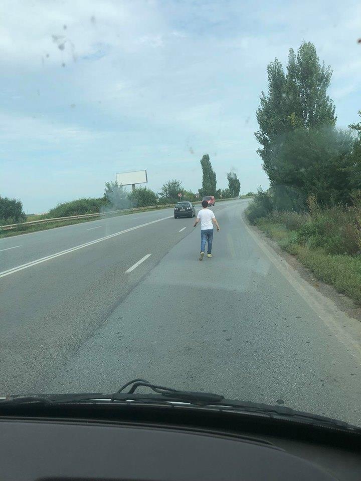 Aproape de o tragedie. Un tânăr sare în fața mașinilor, la intrarea în Timișoara