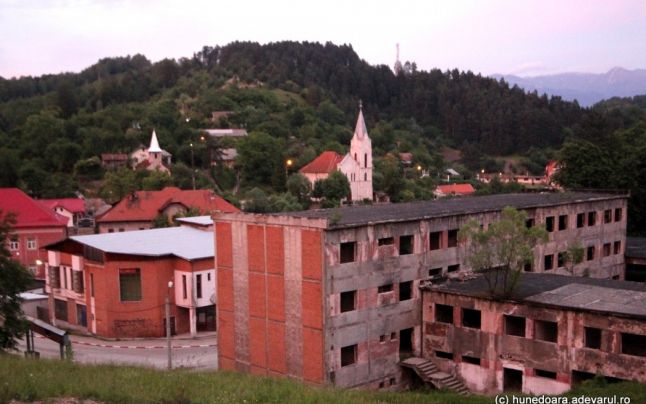 Orașul din vestul țării care se afla odată în topul dezvoltării industriale este acum orașul șomerilor