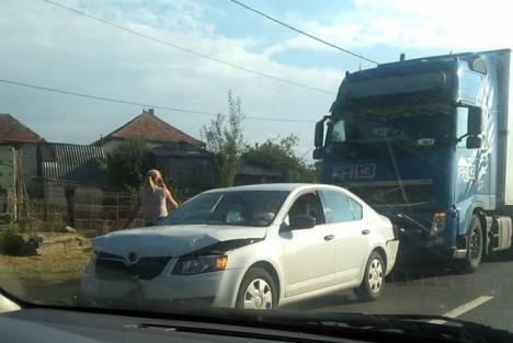 Zi neagră pe șoselele din vestul țării! Tânără șoferiță, rănită în urma unui accident