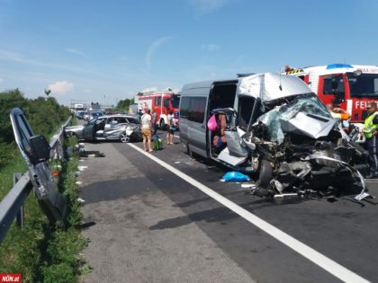Opt români răniți într-un accident grav pe autostradă!