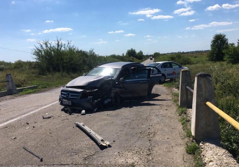 Trei mașini implicate într-un accident, provocat de un tânăr de 18 ani