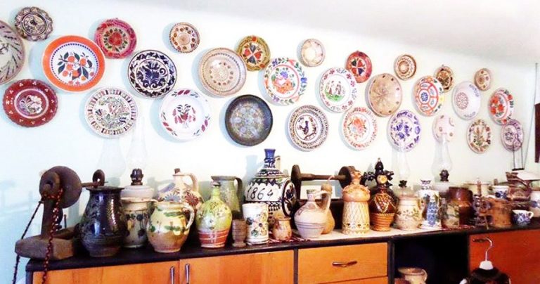 Doi lugojeni au strâns peste 3.000 de obiecte de ceramică tradițională românească într-un muzeu făcut acasă