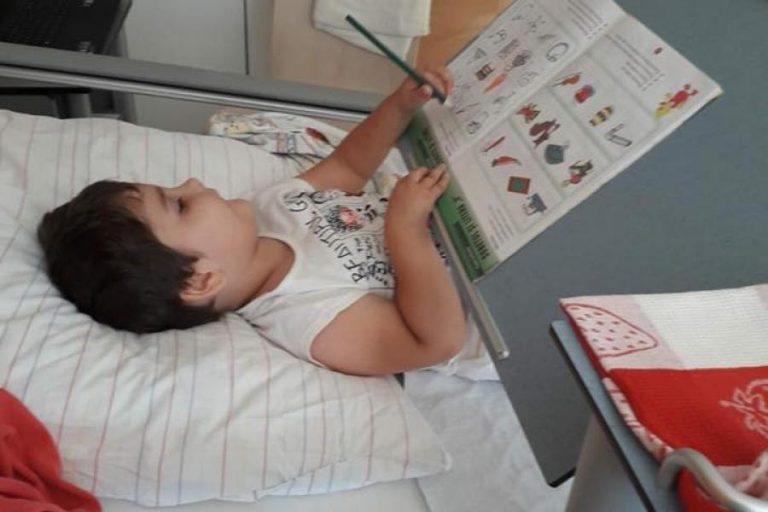 Strigăt disperat al unor părinți din Arad. Puiul lor de numai 5 ani are nevoie de ajutor!