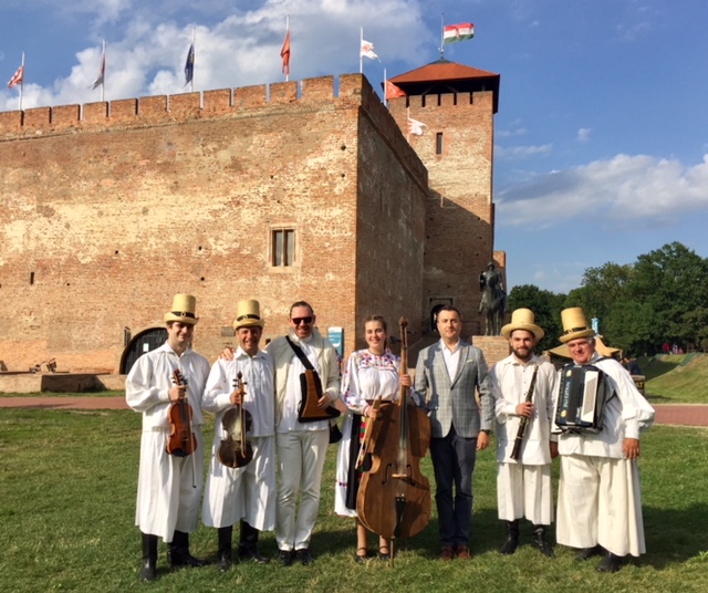 Festival internaţional de folclor la Gyula foto