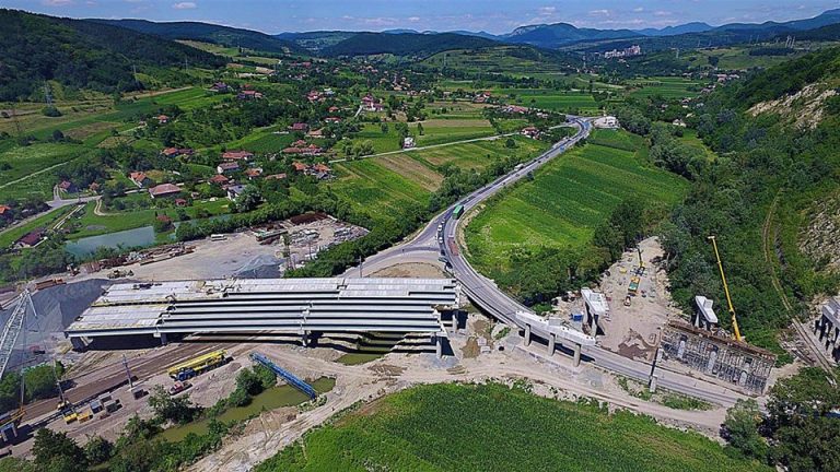 Piedicile rușinoase care țin în loc construirea de autostrăzi în România. Cazul Lugoj-Deva