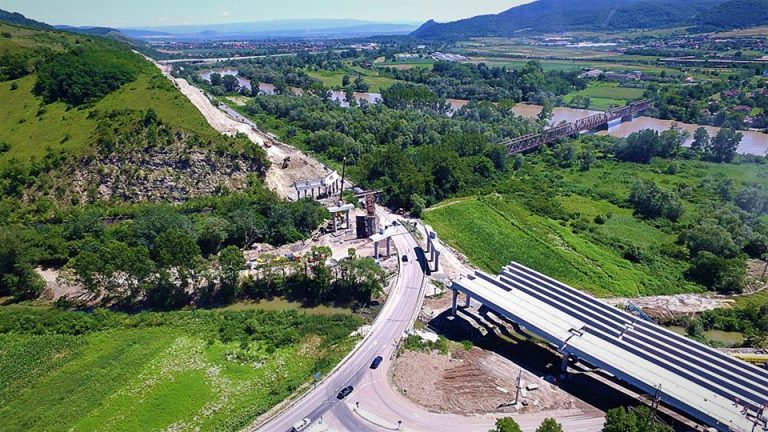 Se lucrează din nou pe autostrada Lugoj – Deva. Video
